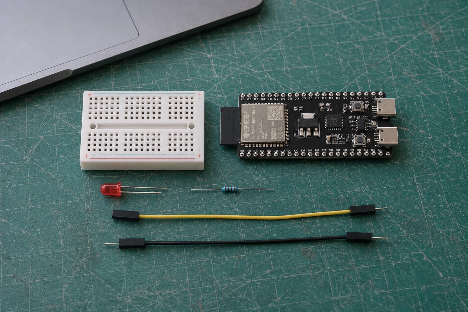 ESP32-S3 DevKitC-1, breadboard, LED đỏ, điện trở 330 ohm và hai dây jumper được chuẩn bị trước khi đấu mạch.