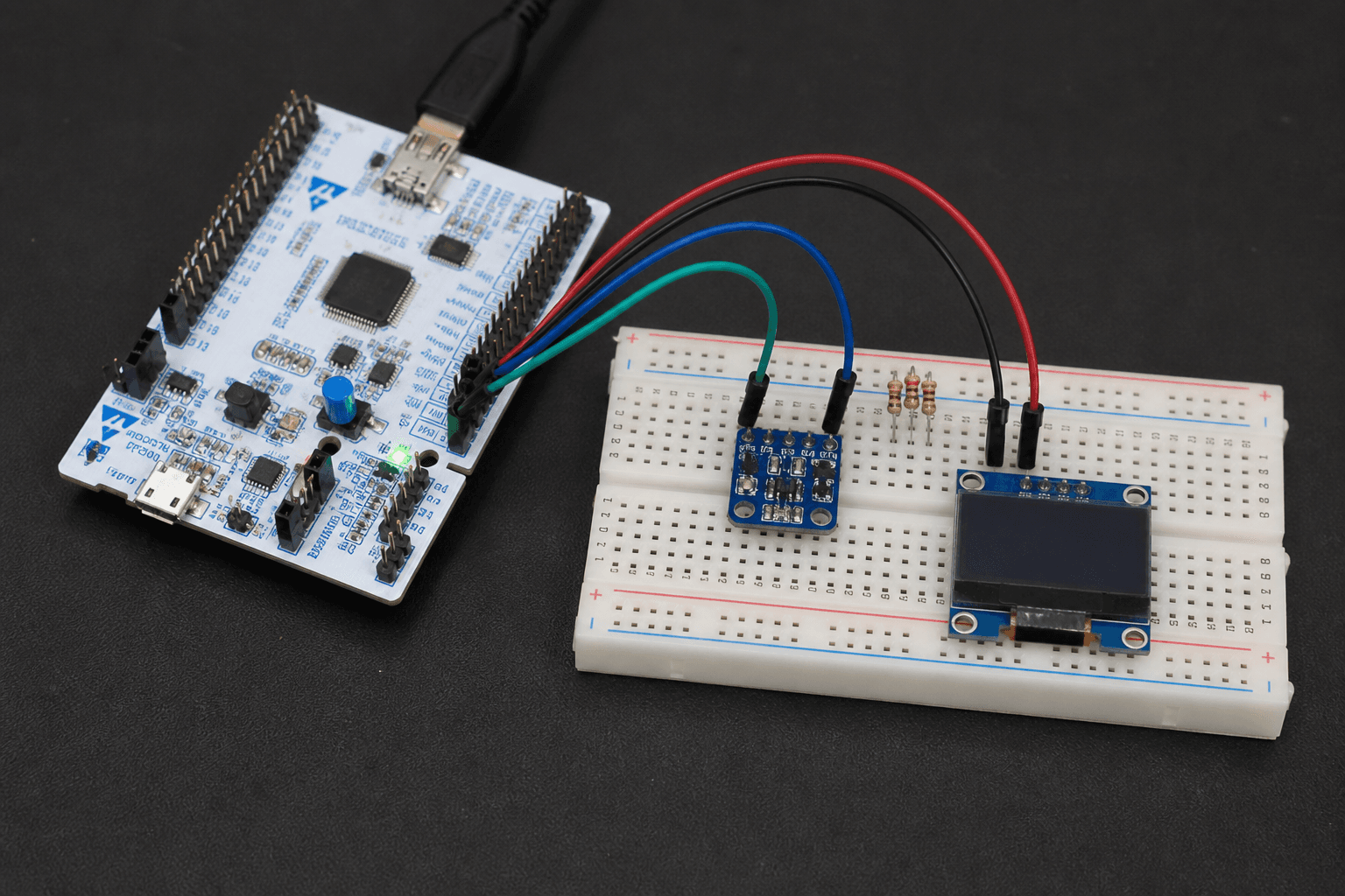 Board STM32 Nucleo nối USB với laptop và mạch UART để kiểm tra log serial.