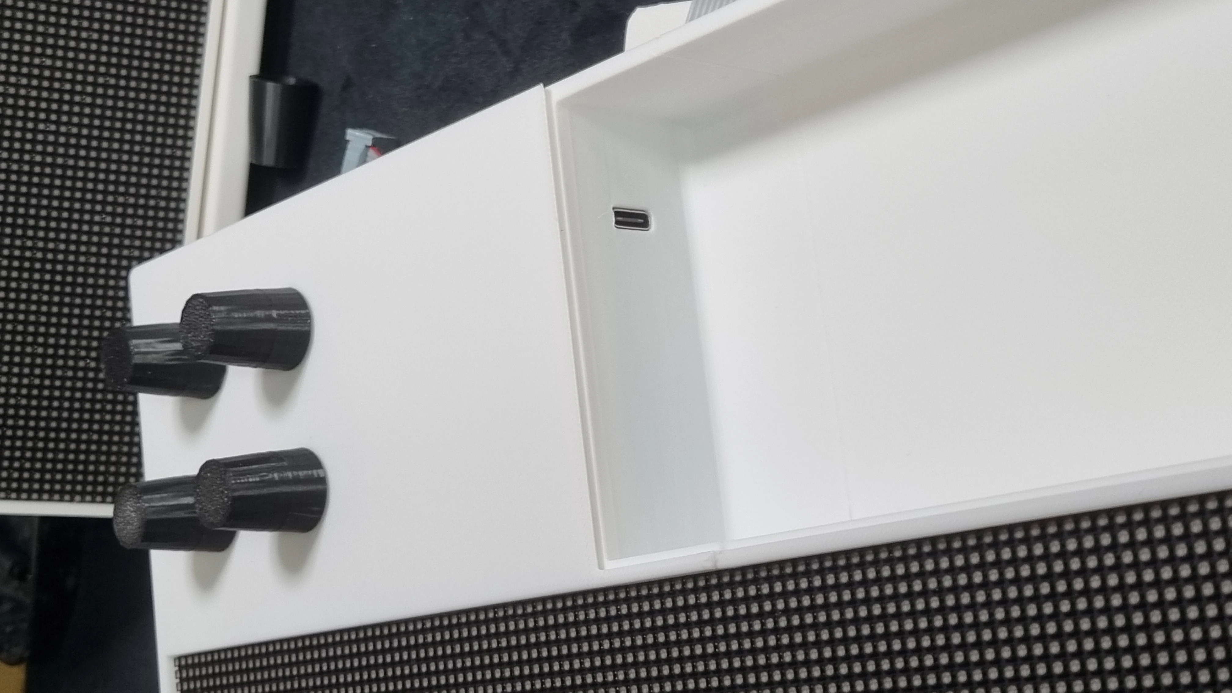 Assembled Patternflow device showing the USB-C port and knobs